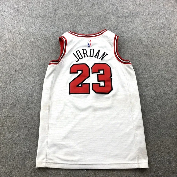 Vintage Michael Jordan Chicago Bulls Jersey Mens Small White Red Swingman Nike - Picture 6 of 9